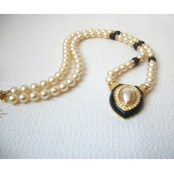 Napier Vintage Signed Faux Pearl & Rhinestones Pendant Necklace - Picture 2 of 6